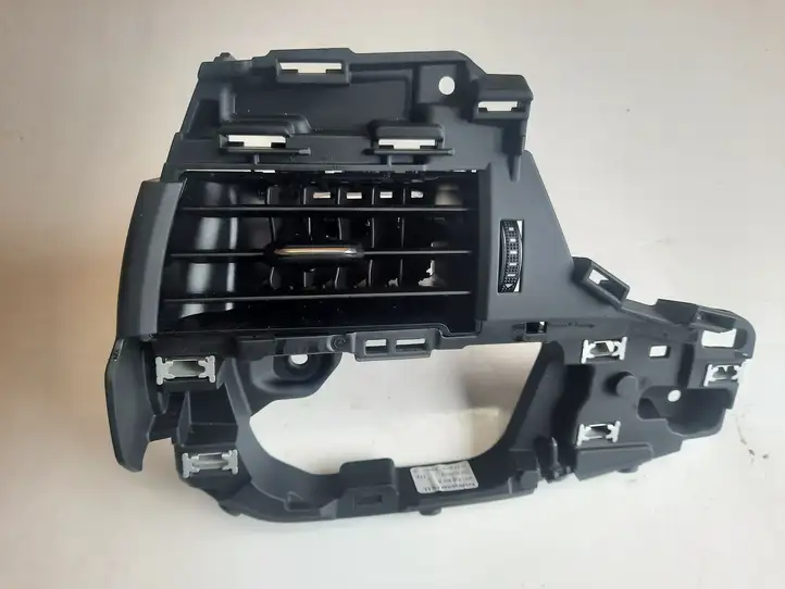 Audi A4 S4 B9 (2015 - 2019) 8W1820901 Боковой воздушный дефлектор — фото 1