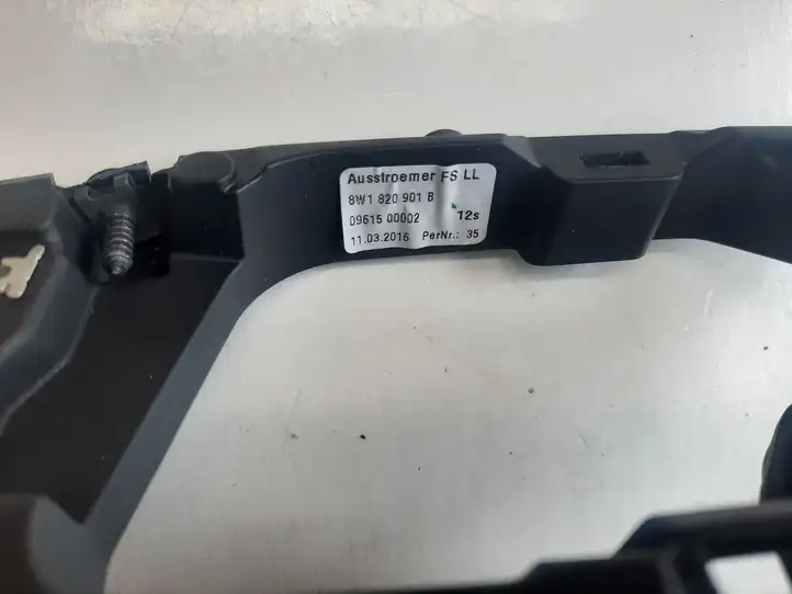 Audi A4 S4 B9 (2015 - 2019) 8W1820901 Боковой воздушный дефлектор — фото 3