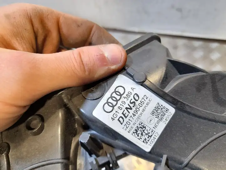 Audi A6 S6 C6 4F (2008 - 2011) 4G1819389A Детали воздухозаборника — фото 2