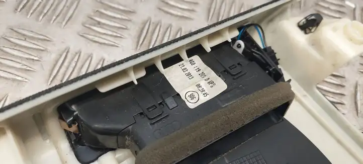 Audi A8 S8 D4 4H (2010 - 2014) 4H0867239B Верхняя обшивка стойки B — фото 3