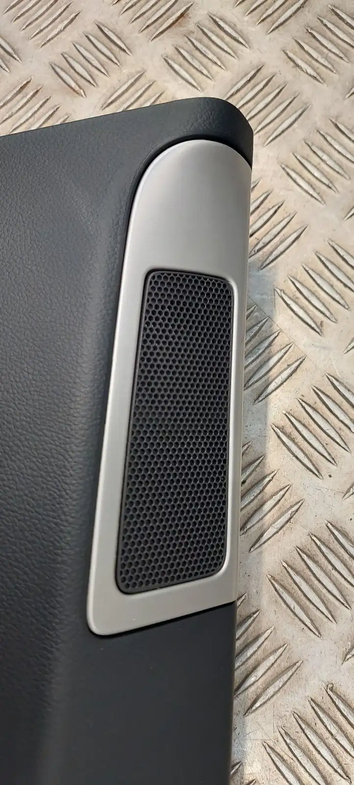 Audi A8 S8 D4 4H (2010 - 2014) 4H0867244F Нижняя обшивка стойки B — фото 8
