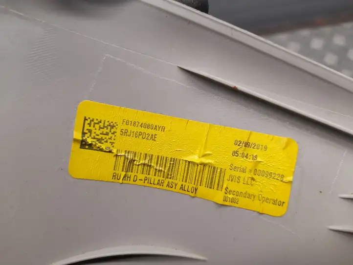 Chrysler Pacifica (2016 - ) 5RJ16PD2AE Верхняя обшивка стойки D — фото 5