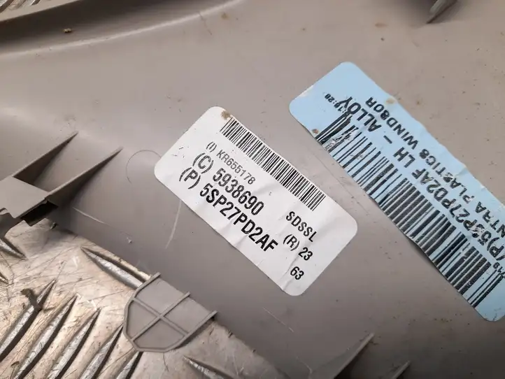 Chrysler Pacifica (2016 - ) 5SP27PD2AF Внутренняя отделка заднего порога — фото 3