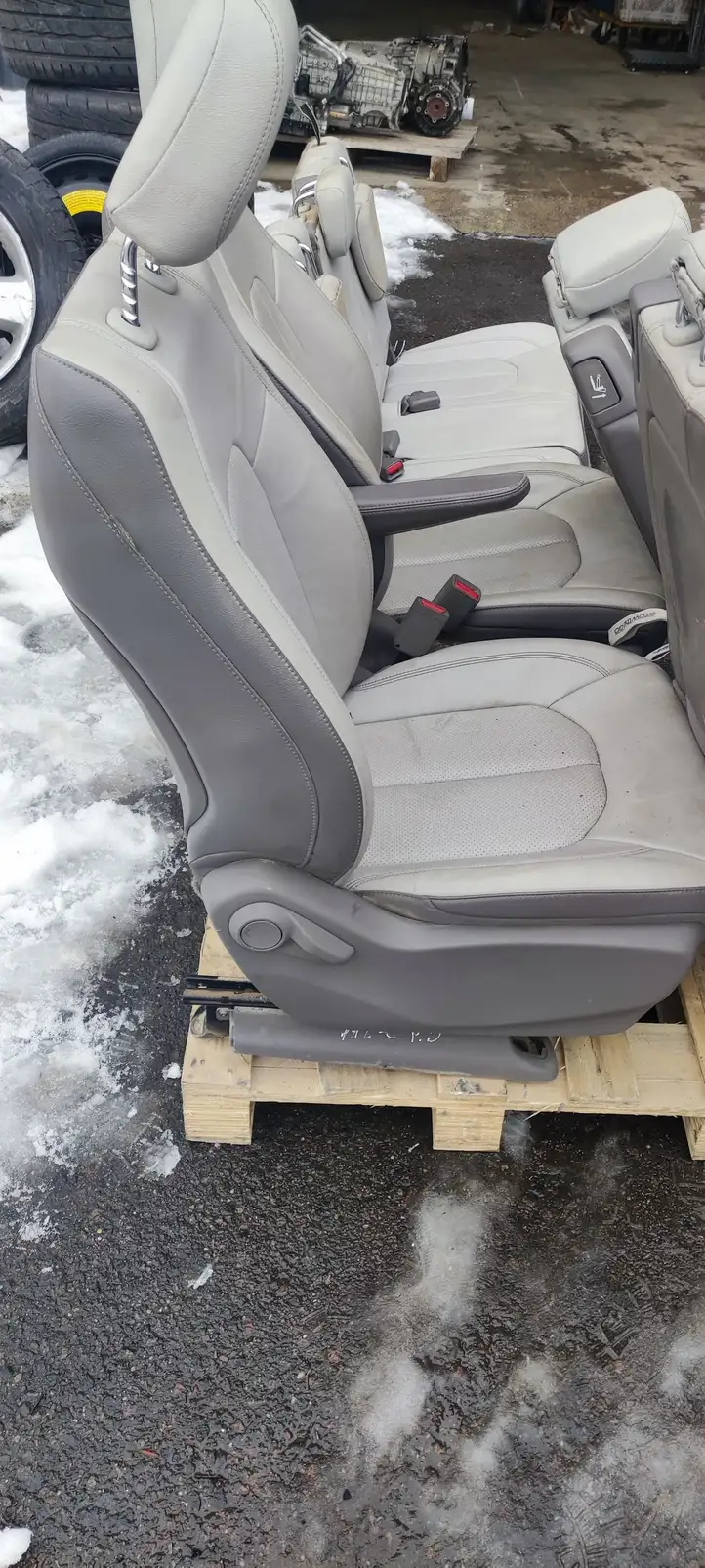 Chrysler Pacifica (2016 - ) Комплект салона — фото 7