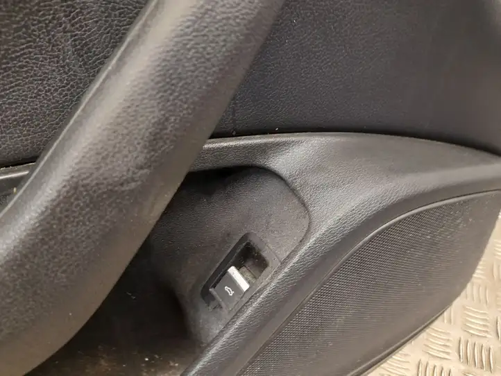 Audi A4 S4 B9 (2015 - 2019) 8W0867133 Обшивка передней двери — фото 10