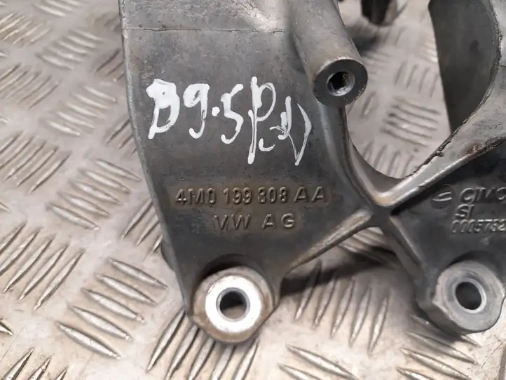 Audi A4 S4 B9 (2015 - 2019) 4M0199308AA Кронштейн двигателя — фото 2