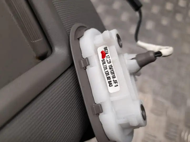 Porsche Panamera (970) (2009 - 2013) 97073113102 Солнцезащитный козырек — фото 4