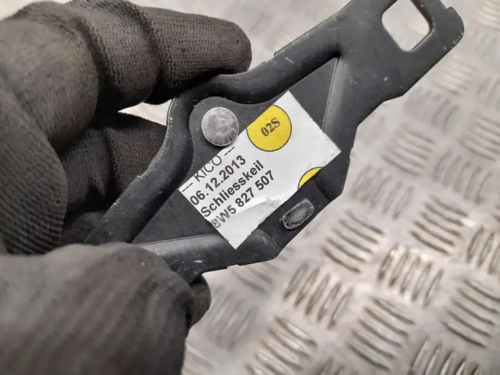 Audi A4 S4 B9 (2015 - 2019) 8W5827507 Петля замка багажной двери — фото 2