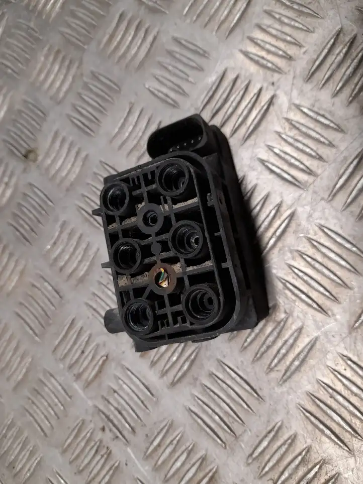 Porsche Panamera (970) (2009 - 2013) 97035815302 Блок клапанов пневмоподвески — фото 1