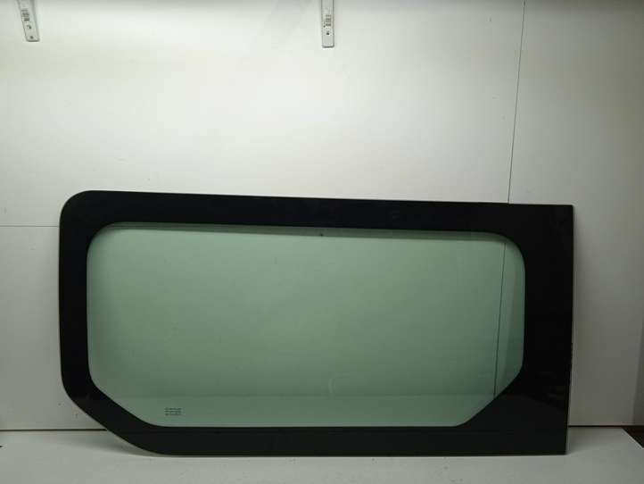 Opel Vivaro (2014 - 2018)  43R000479 Стекло раздвижных дверей