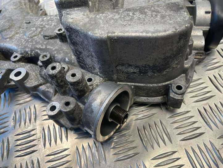Volkswagen Golf V (2003 - 2009)  03C109211BQ Крышка распределительной коробки