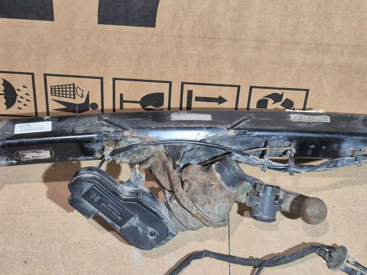 Volkswagen Touareg II (2010 - 2018)  7P6803881A Комплект крюка