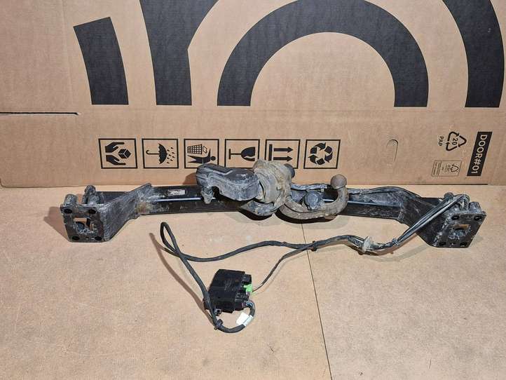 Volkswagen Touareg II (2010 - 2018)  7P6803881A Комплект крюка