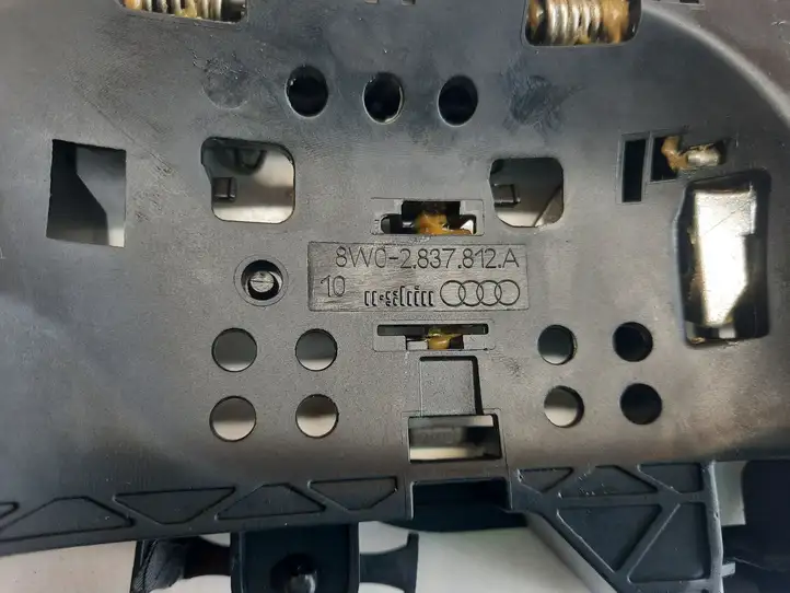 Audi A4 S4 B9 (2015 - 2019) 8W02837812A Крепление наружной ручки задней двери — фото 3