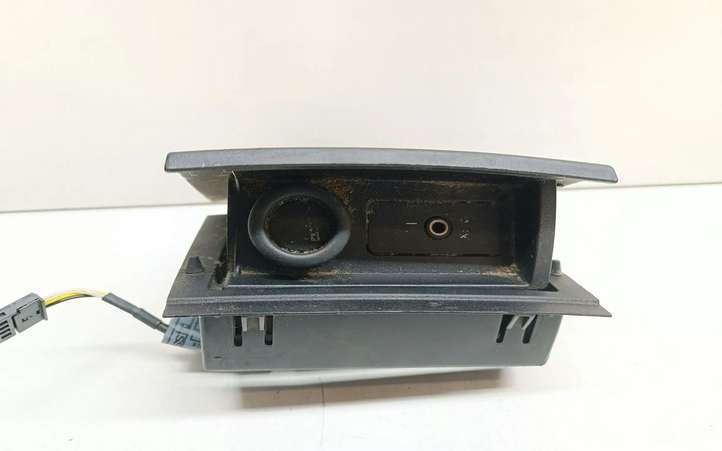 BMW X3 E83 (2003 - 2010)  3428288 Прикуриватель