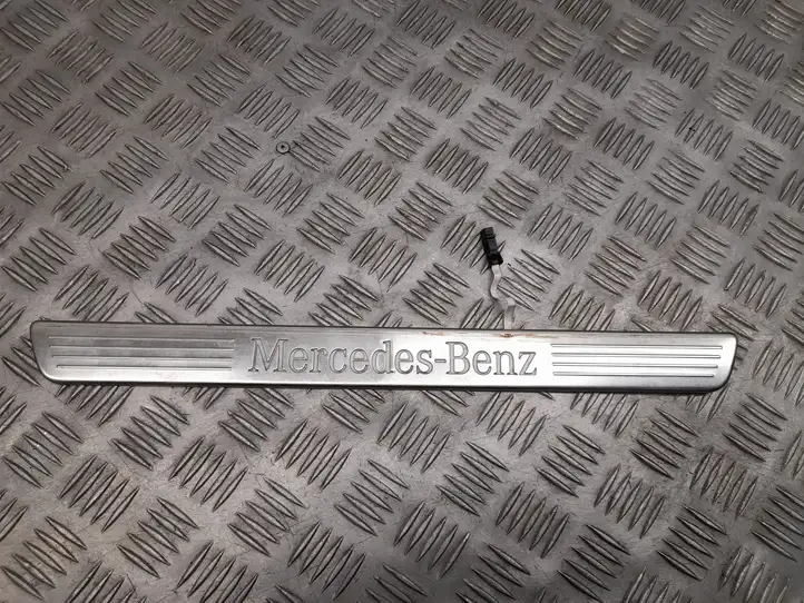 Mercedes-Benz GL X166 (2013 - 2019) A1666801235 Внутренняя отделка переднего порога — фото 6