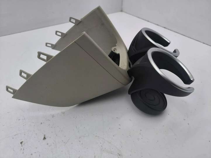 BMW i3 (2013 - )  9292462 Держатель чашки
