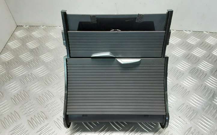 BMW X1 F48 F49 (2015 - 2022)  9299529 Держатель чашки