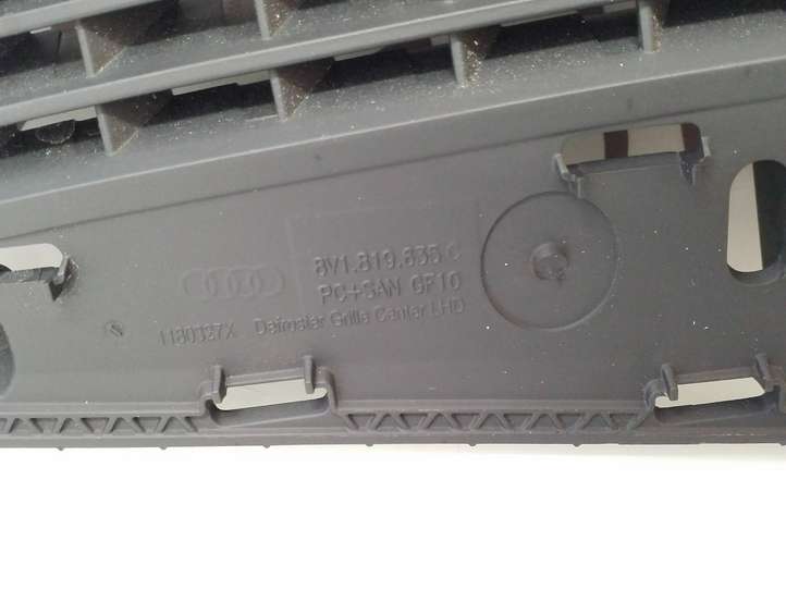 Audi A3/S3 8V (2012 - 2016)  8V1819635C Рамка центрального динамика