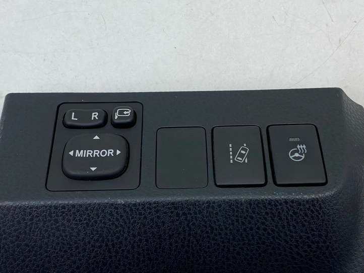 Toyota RAV 4 (XA40) (2012 - 2018)  5554542080 Отделка кнопки управления зеркал