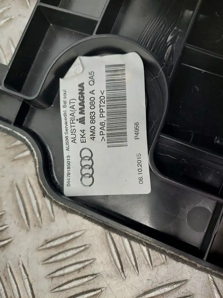 Audi Q7 4M (2015 - ) 4M0863080A Крышка ящика аккумулятора — фото 2