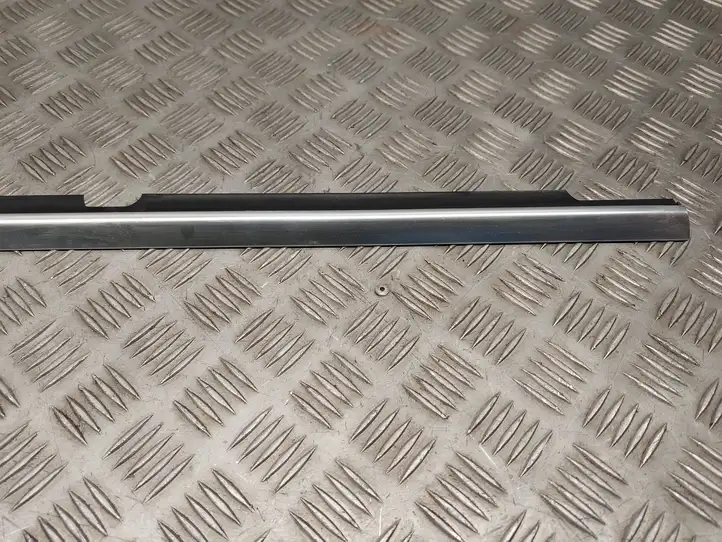 Mercedes-Benz GL X166 (2013 - 2019) A1667351365 Накладка стекла задней двери — фото 5