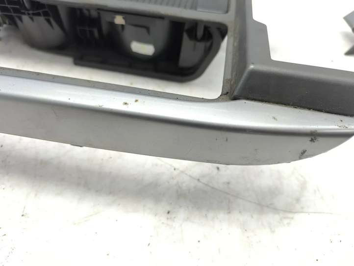 Land Rover Range Rover Sport (2005 - 2009)  FHM500032XXX Держатель чашки