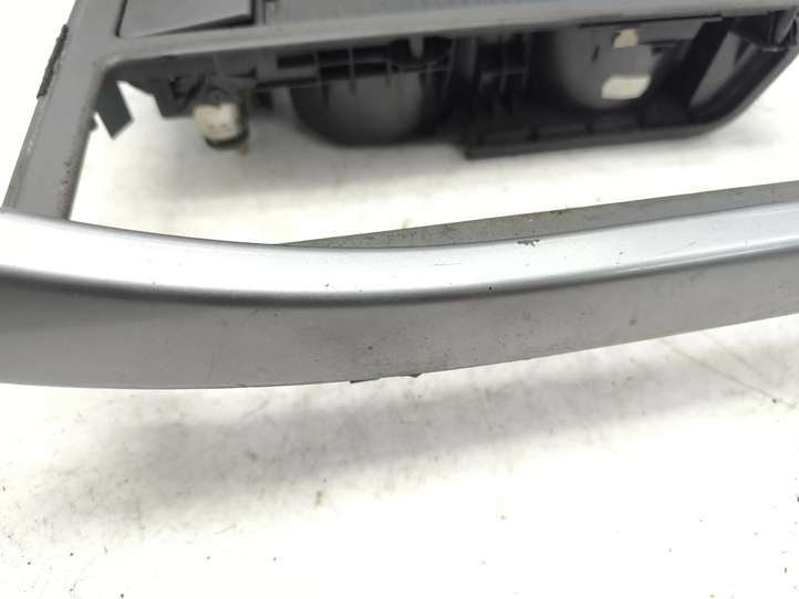 Land Rover Range Rover Sport (2005 - 2009)  FHM500032XXX Держатель чашки