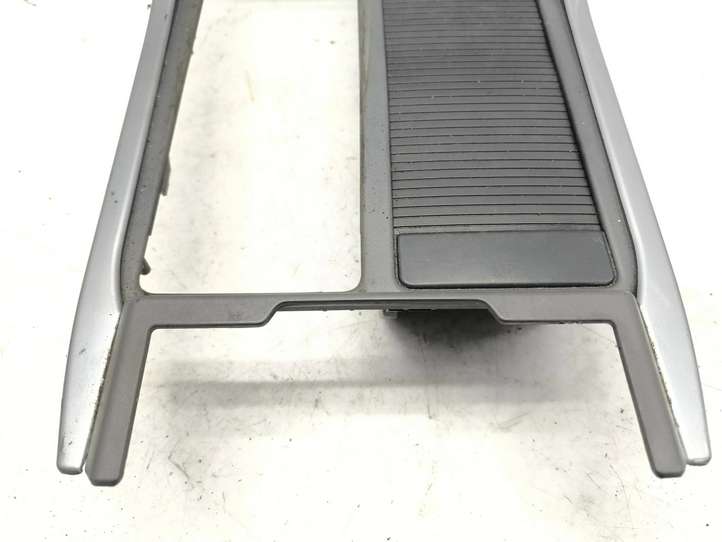 Land Rover Range Rover Sport (2005 - 2009)  FHM500032XXX Держатель чашки