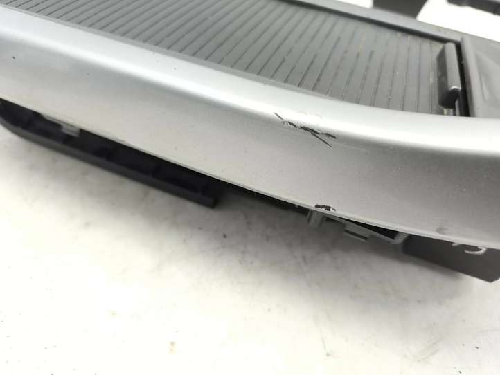Land Rover Range Rover Sport (2005 - 2009)  FHM500032XXX Держатель чашки