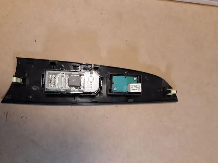 Hyundai ix35 (2009 - 2013) 8403053020 Кнопка стеклоподъемников — фото 2