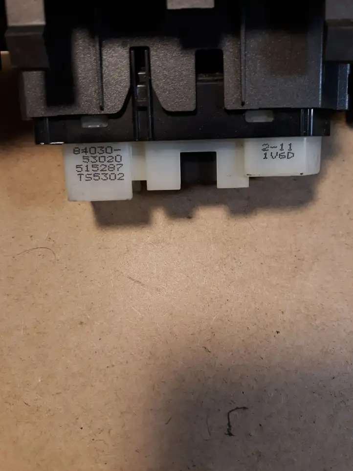 Hyundai ix35 (2009 - 2013) 8403053020 Кнопка стеклоподъемников — фото 3