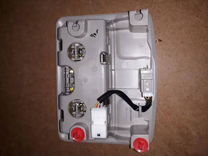 Toyota RAV 4 (XA40) (2012 - 2018) 1D111168G Передняя подсветка — фото 3