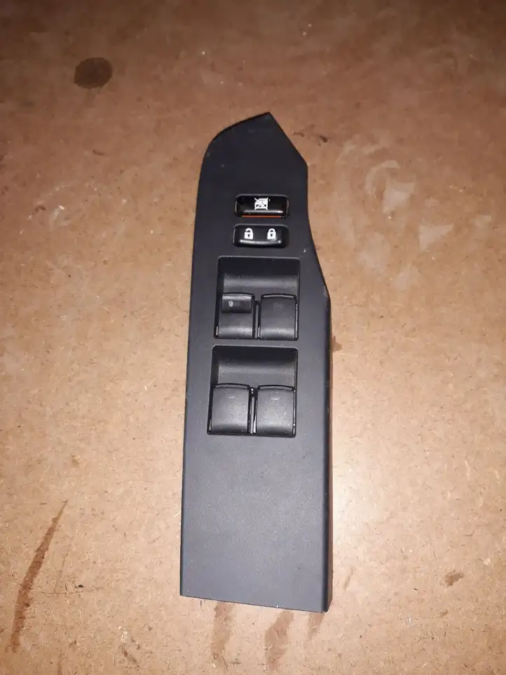 Toyota Auris E180 (2012 - 2018) 8404002120 Блок кнопок стеклоподъемников — фото 1