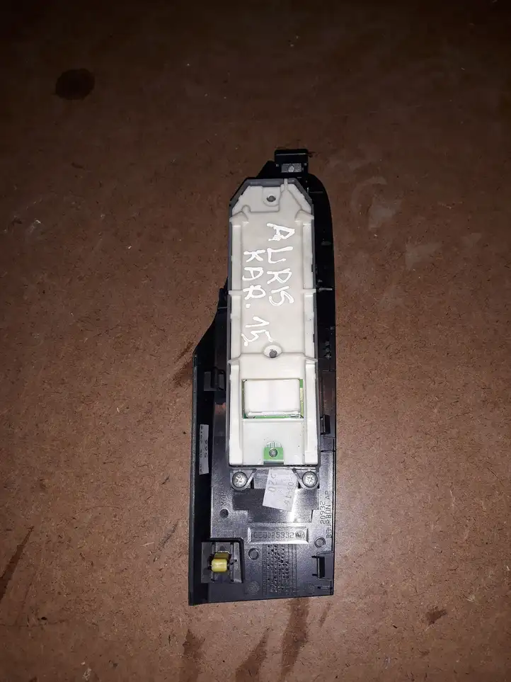 Toyota Auris E180 (2012 - 2018) 8404002120 Блок кнопок стеклоподъемников — фото 3
