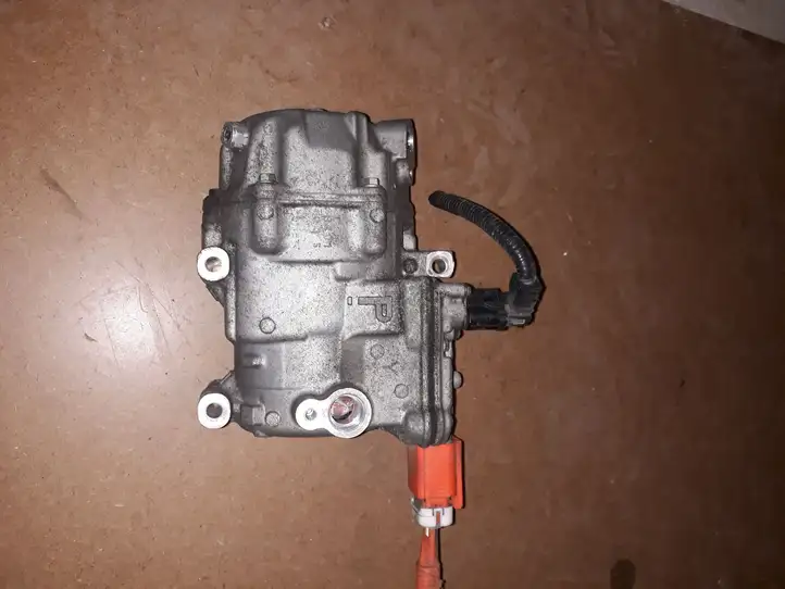 Toyota Auris E180 (2012 - 2018) 0422001330 Компрессор (насос) кондиционера воздуха — фото 1