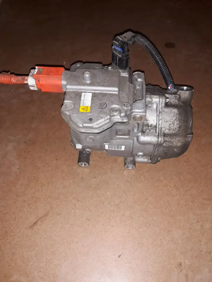 Toyota Auris E180 (2012 - 2018) 0422001330 Компрессор (насос) кондиционера воздуха — фото 2