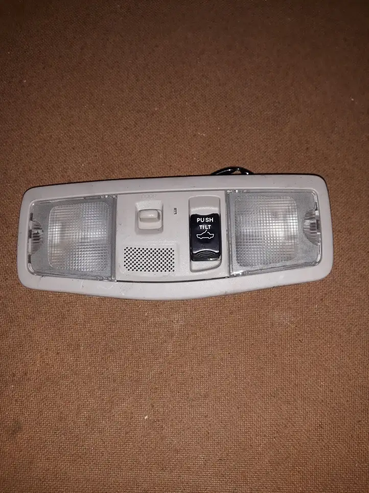 Mitsubishi Outlander (2012 - 2014) 1151347 Передняя подсветка — фото 1