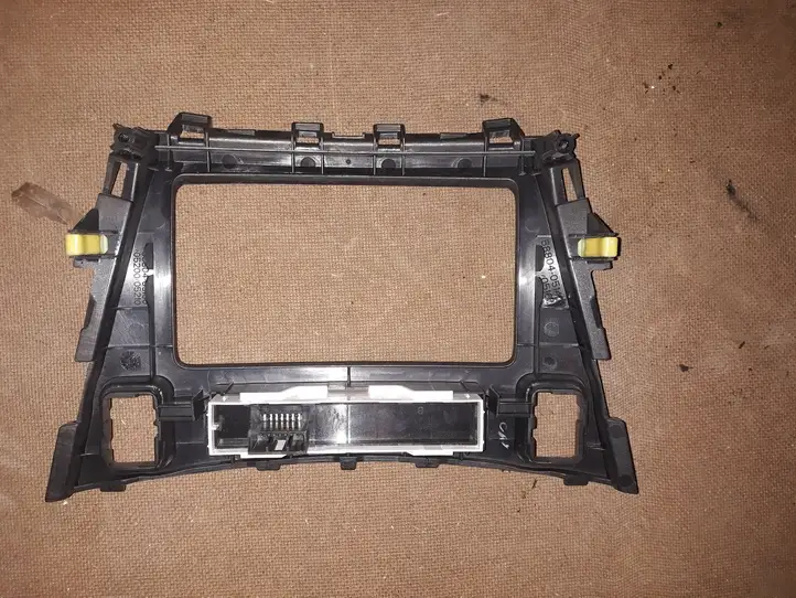 Toyota Avensis T270 (2009 - 2012) 5880405141 Прочие детали салона — фото 2