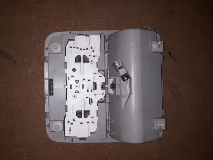 Toyota Avensis T270 (2009 - 2012) Передняя подсветка — фото 2