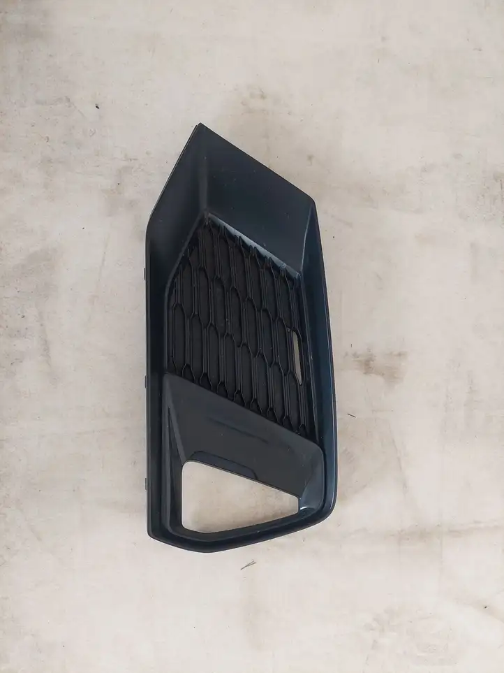Audi A7 S7 4K8 (2018 - ) 4K8807681B Нижняя решетка переднего бампера — фото 1