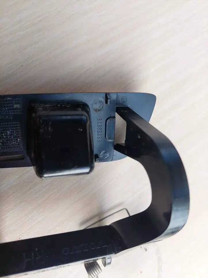 Volvo S90, V90 (2016 - 2020) 31383233 Кронштейн форсунки омывателя фар — фото 4