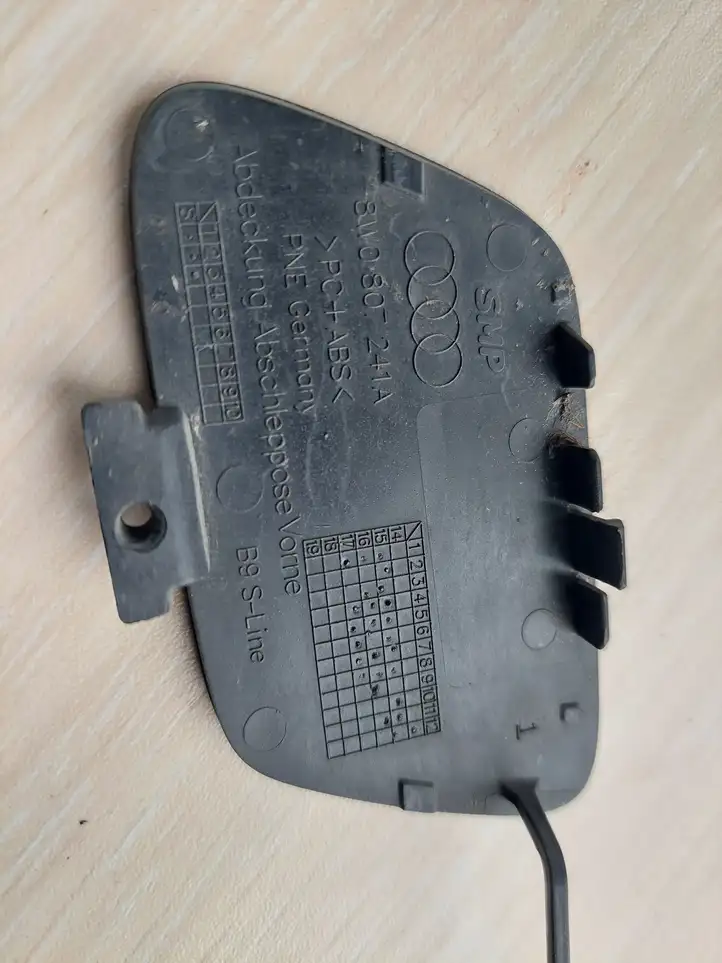 Audi A4 S4 B9 (2015 - 2019) 8W0807241A Заглушка буксировочной петли — фото 4