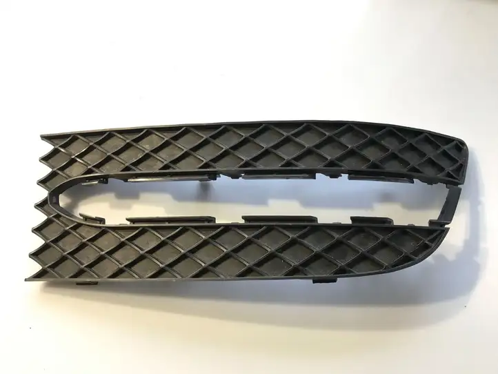 Mercedes-Benz (2012 - ) A1728850423 Нижняя решетка переднего бампера — фото 1