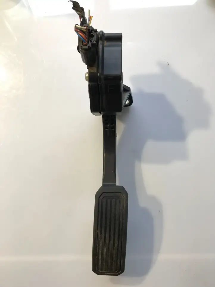 Toyota RAV 4 (XA30) (2006 - 2016) 7811042010 Педаль акселератора — фото 4