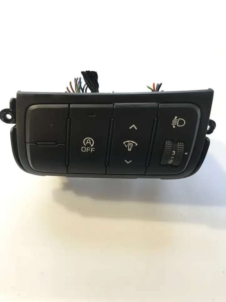 Kia Ceed (2012 - 2015) 93305A2110WK Включатель регулировки высоты фонарей — фото 1