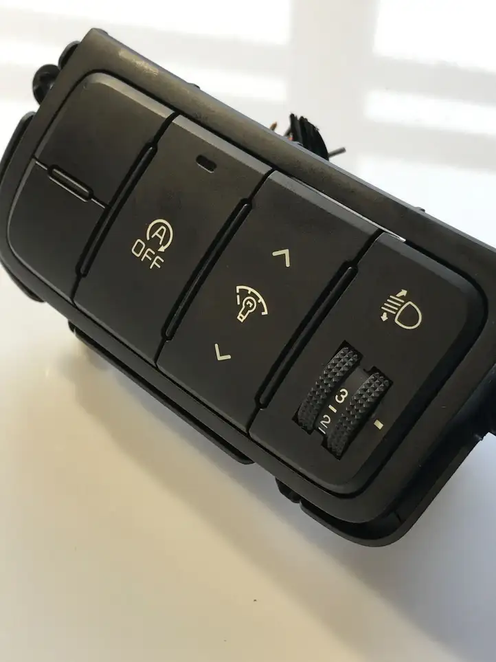 Kia Ceed (2012 - 2015) 93305A2110WK Включатель регулировки высоты фонарей — фото 4