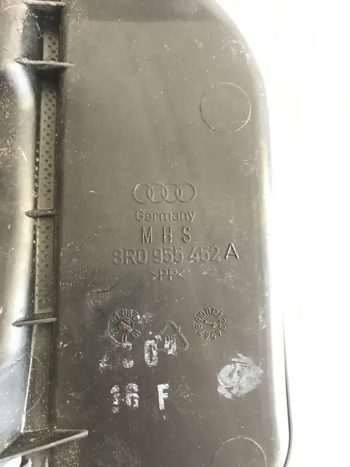 Audi Q5 SQ5 (2008 - 2012) 8R0955452A Горловина бачка омывателя — фото 2