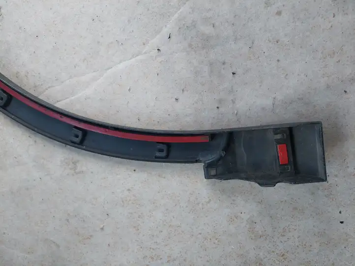 Audi Q3 8U (2011 - 2014) 8U0853717 Накладка колесной арки — фото 3