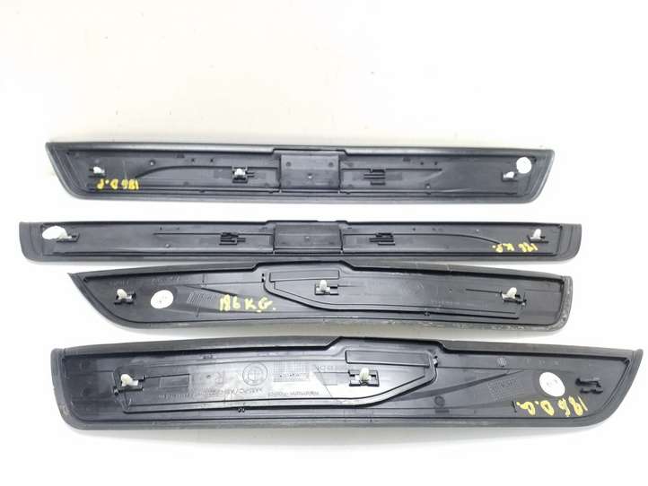 BMW 5 F10 F11 (2009 - 2016)  7203602 Комплект обшивки порога (внутренний)